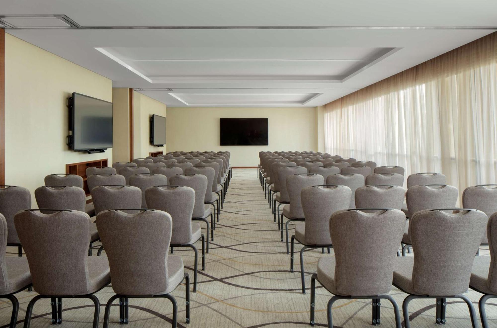 Radisson Blu Hotel, Dubai Deira Creek Exterior photo Meeting room