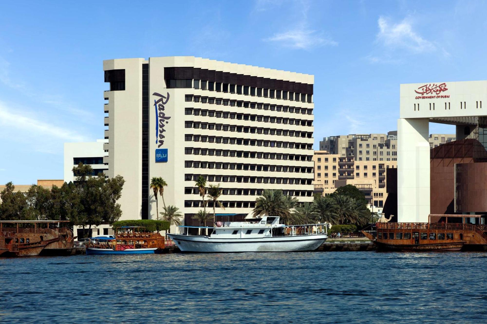 Radisson Blu Hotel, Dubai Deira Creek Exterior photo